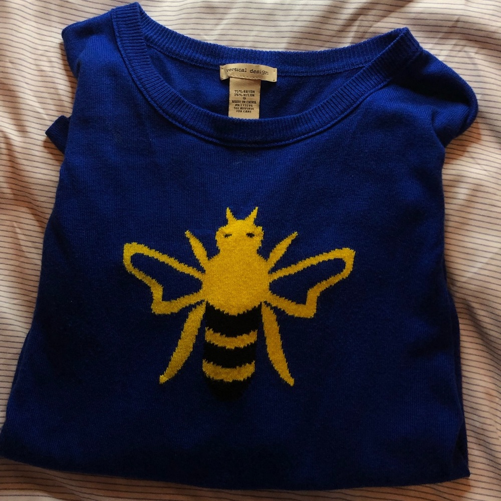 Vertical Design blue bee sweater